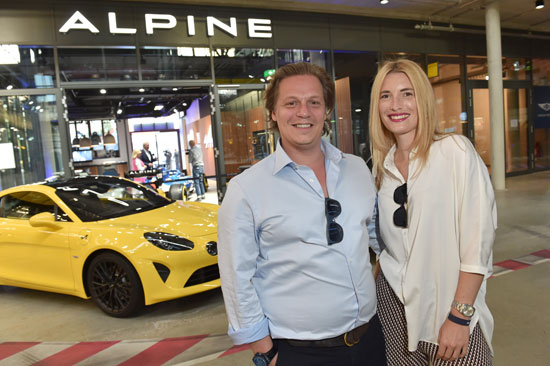 Jay C. Foster mit Freundin Malin Adam beim Alpine Cocktail anlässlich der Eröffnung des Alpine Showrooms in der Motorworld in München ©Fotos: Martin Schmitz, Brauer Photos/G.Nitschke für Alpine Cars